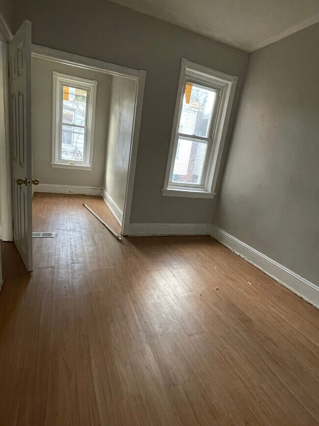 Building Photo - 4530 N Hicks St