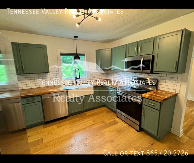 Building Photo - 3919 Beverly Pl