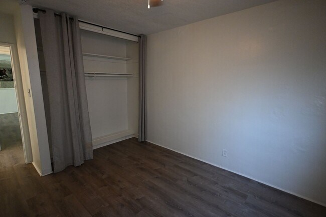 Building Photo - 2 Bed Apartment  - $1,050 - 378 N 13th Str...