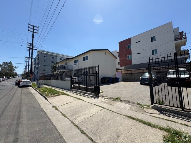 Building Photo - 1103 S Hobart Blvd