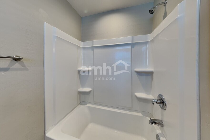 Building Photo - 20727 W Stone Hill Rd