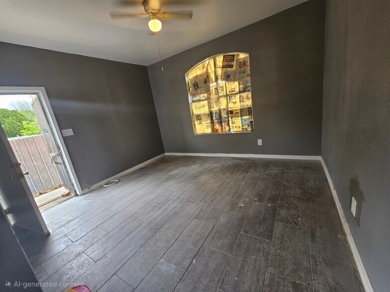 Building Photo - 2713 Lenway St