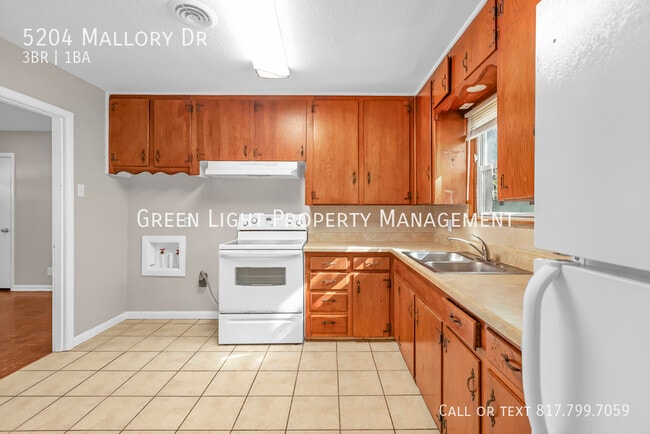 Building Photo - 5204 Mallory Dr