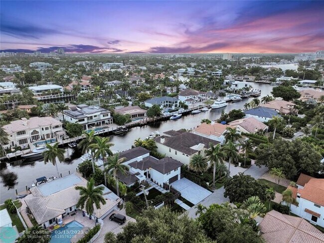 Building Photo - 325 Seven Isles Dr