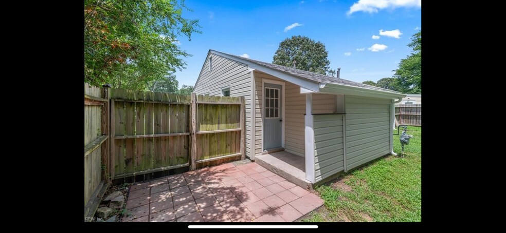 Building Photo - 118 Peachtree Ln