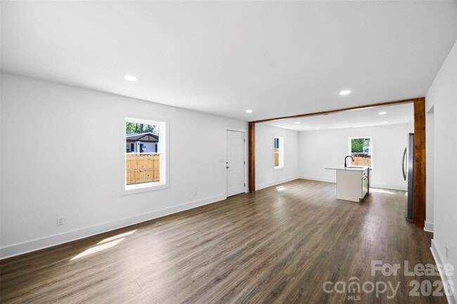 Building Photo - 2942 Reid Ave