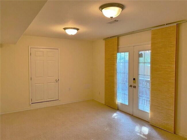 Building Photo - 4 Sullivan Ln
