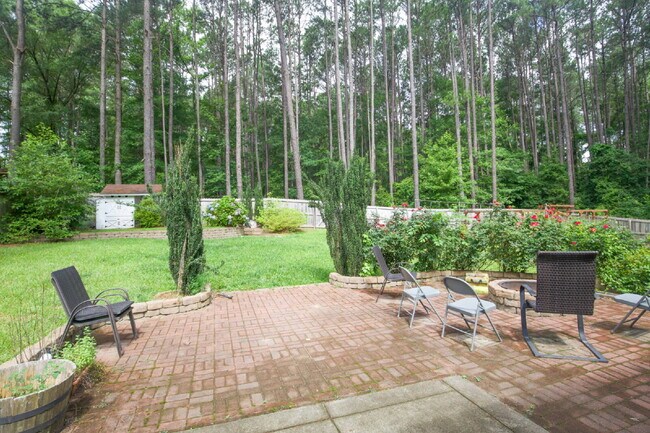 Building Photo - "Large 3-Bedroom plus BONUS Retreat with S...