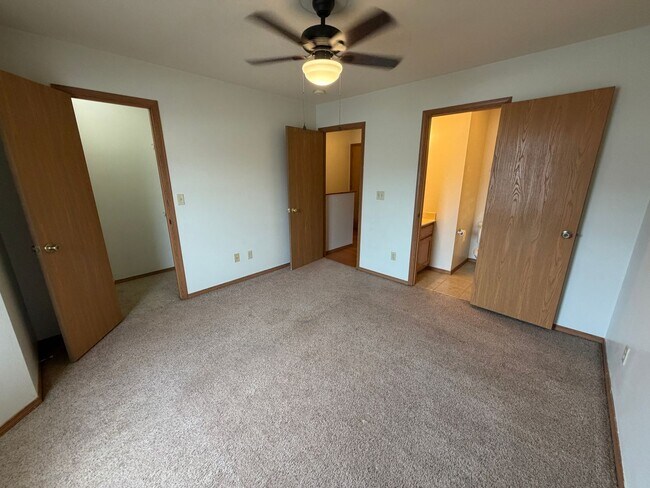 Building Photo - 20305 Skyview Dr