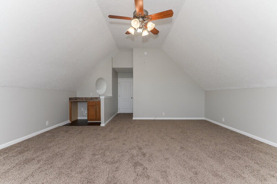 Building Photo - 2816 Windcrest Tr