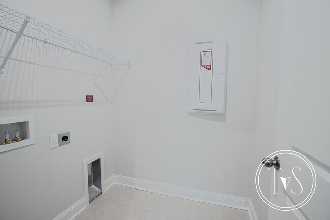 Building Photo - RATE DROP ALERT (was $3500/month) and SUMM...