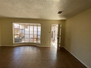 Building Photo - 8470 Leawood Blvd