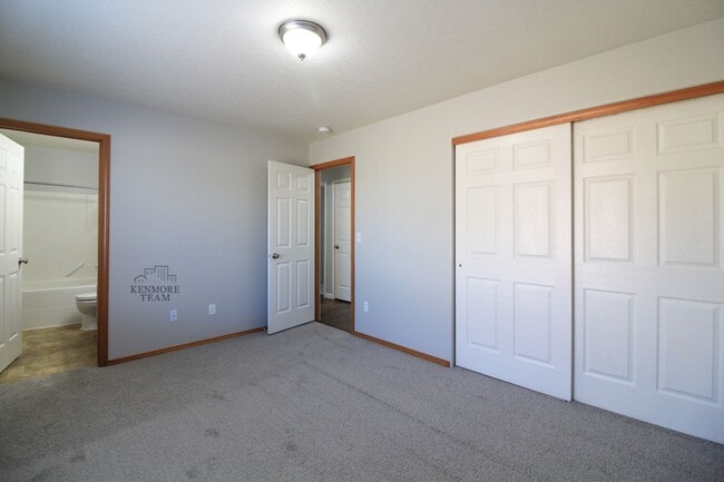 Building Photo - 3 Bedroom, 2 Bath Home in West Pasco