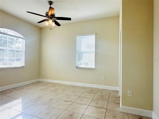 Building Photo - 809 Lake Marie Blvd