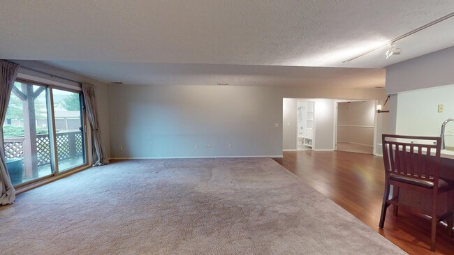 Building Photo - Broadview Heights 1 Bedroom Condo