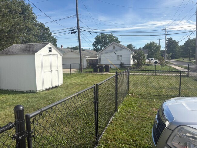 Building Photo - 1102 Dodge Ave