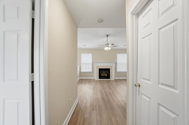 Building Photo - 3 bedroom single family home!