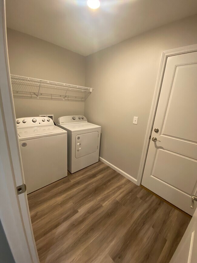 Building Photo - 6857 Stirrup Ln