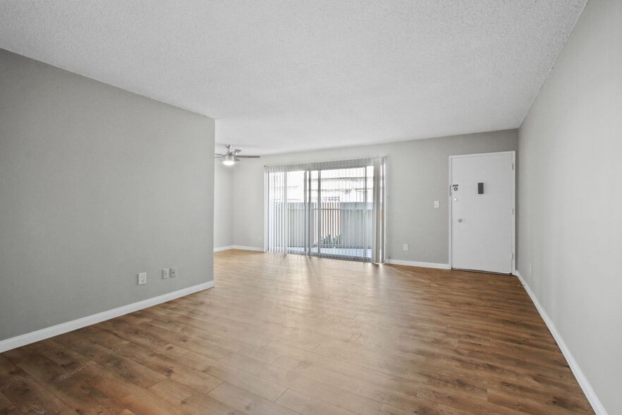 Building Photo - 3625 Mentone Ave