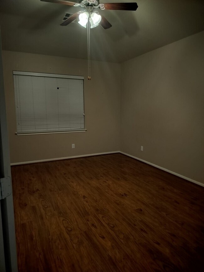 Building Photo - 6027 Schaumburg Dr