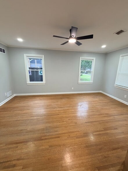 Building Photo - 2311 Lovitt Dr