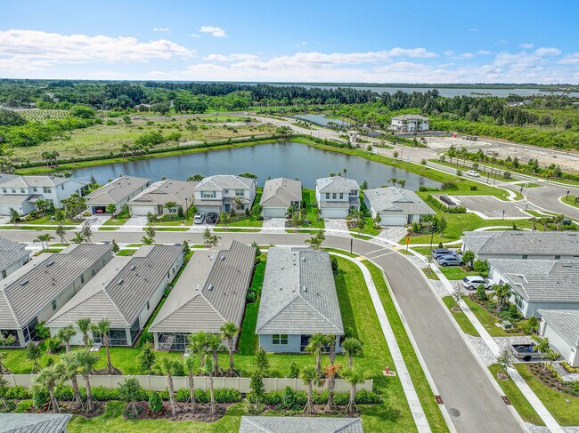Building Photo - 4572 Nautilus Cir