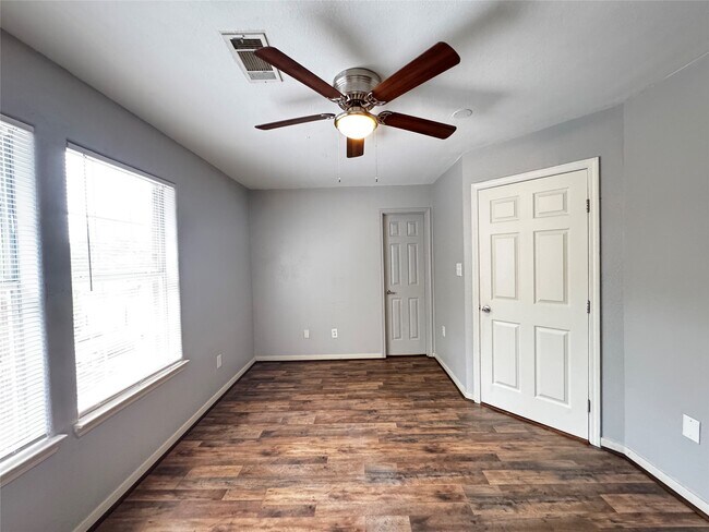 Building Photo - 2110 Turner Dr