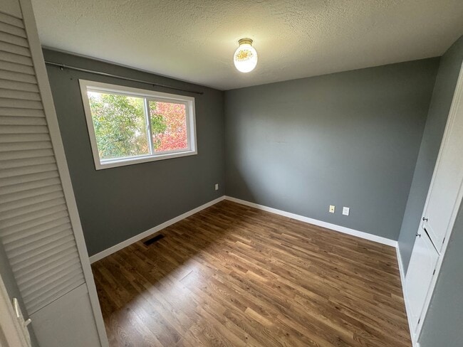 Building Photo - Charming 3 Bed / 2 Bath Ranch on Large Lot – Cul-de-Sac Location – $2,495/mo