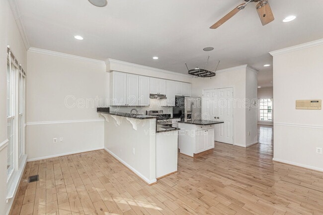 Building Photo - 4035 Cressida Pl