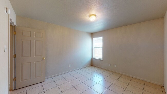 Building Photo - PRICE IMPROVEMENT NOW ONLY $1295!!!!!!