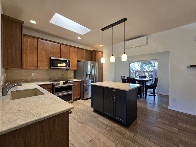 Building Photo - 7112 Calientito Loop