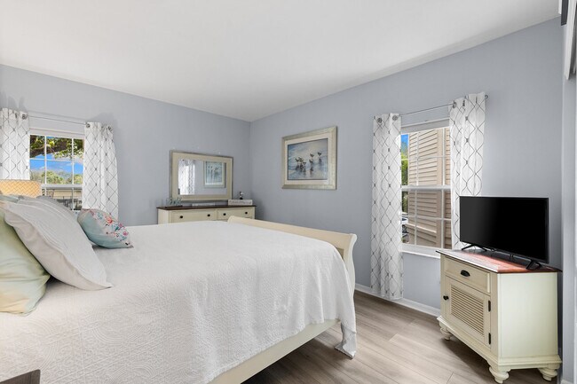 Building Photo - 4140 Bayhead Dr