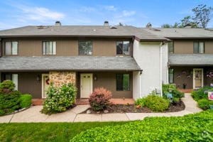 Building Photo - 132 Pinecrest Ln