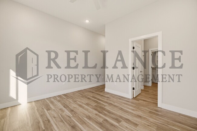 Building Photo - 619 Elmwood St