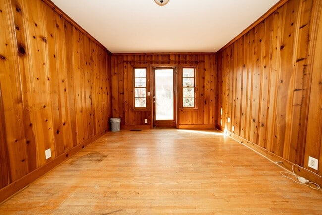 Building Photo - Charming Old Hickory Cottage with Vintage Character