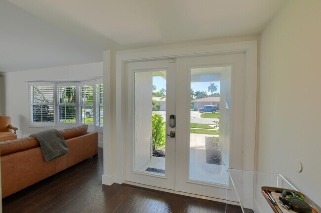 Building Photo - 1167 SW 13th Dr