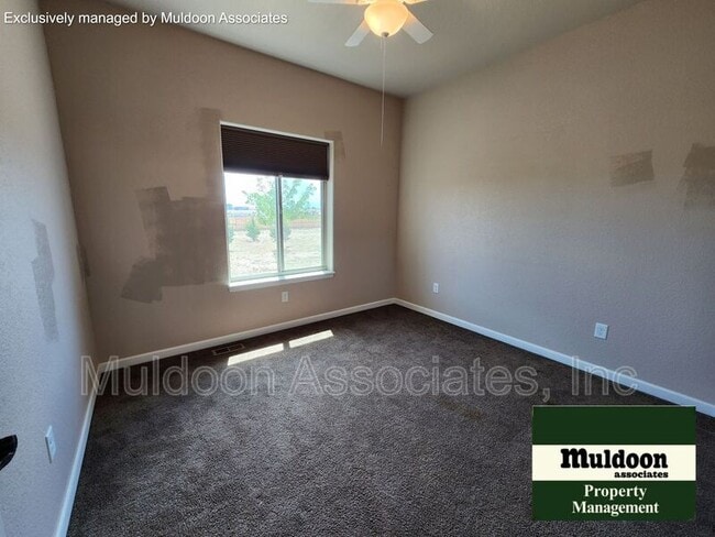 Building Photo - 326 N Longmont Dr