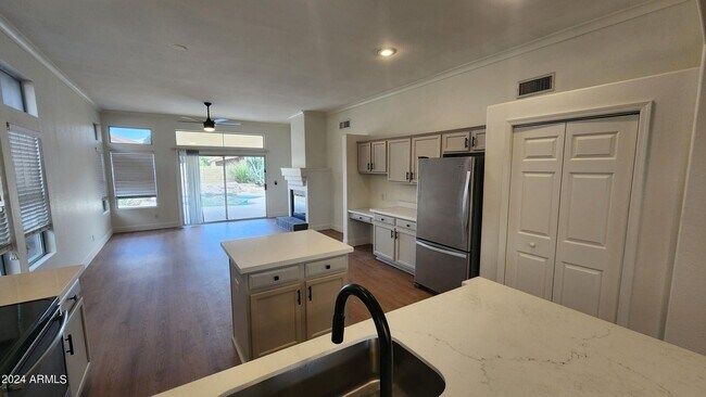 Building Photo - 2050 W Boulder Ct
