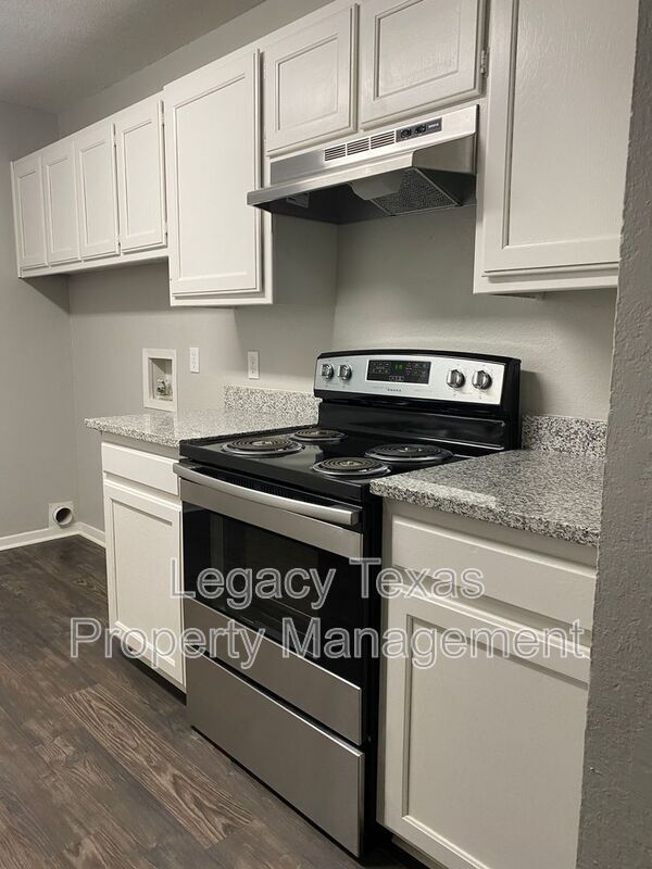 Building Photo - 1302 Berry Dr