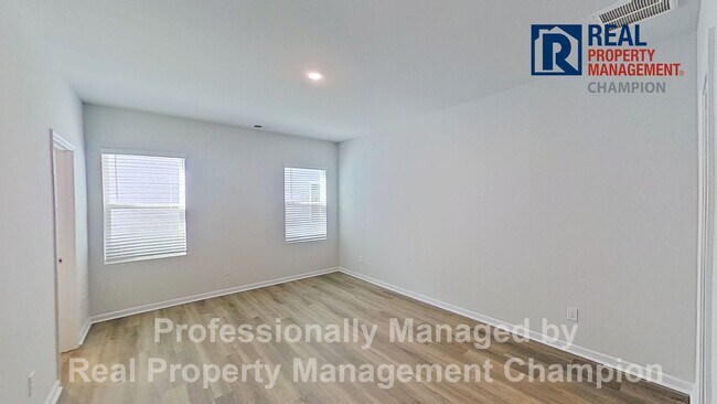 Building Photo - 1095 Hanson Dr