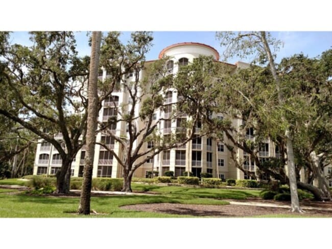 Building Photo - Move In Incentives - Palm Coast Resort Con...