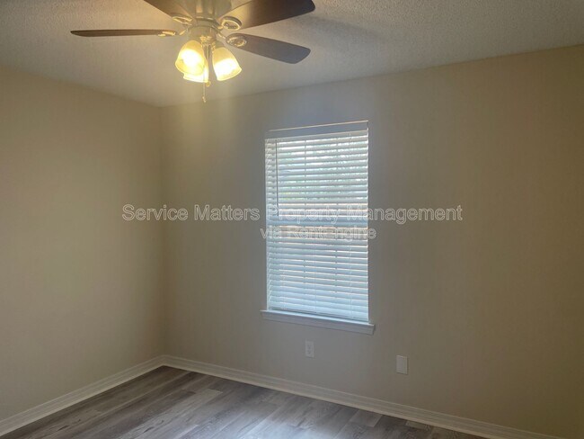 Building Photo - 5728 Dove Dr