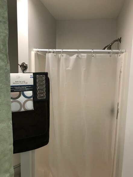 Building Photo - 7012 Laine Rd