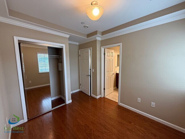 Building Photo - $3195 - Tri-level Town modern townhome in ...