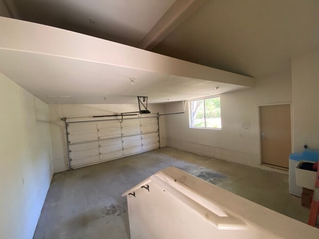 Building Photo - Well-Appointed Home in Desirable Mountain View School District