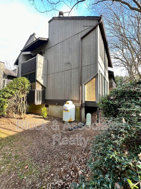 Building Photo - 131 Cedar Cove Ln