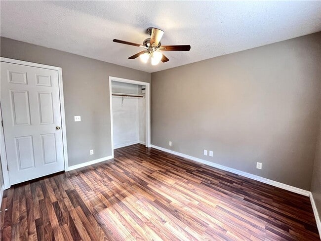 Building Photo - 95 Bassingham Dr