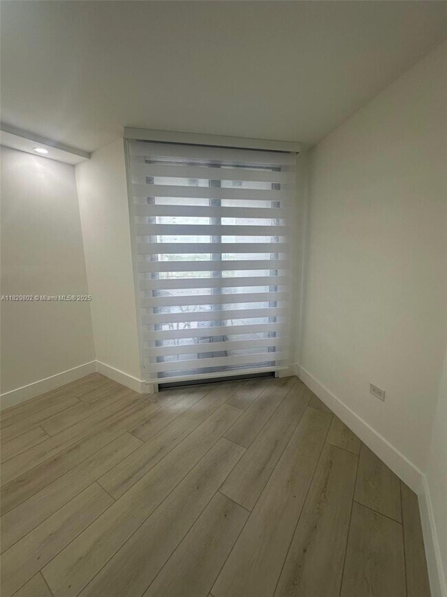 Building Photo - 5555 Collins Ave