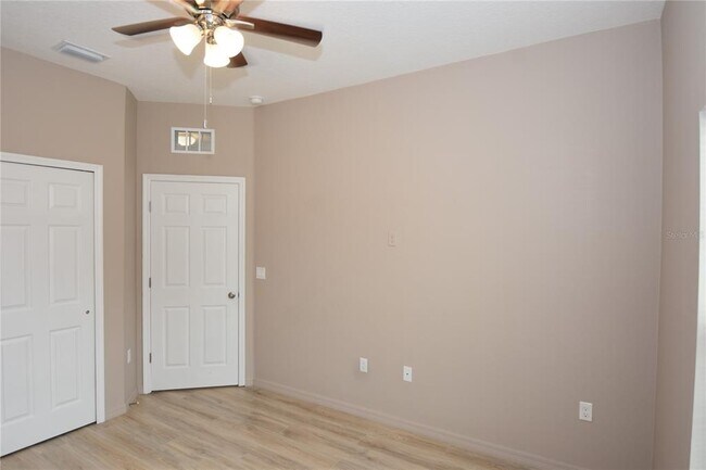 Building Photo - 2 Rae Pl