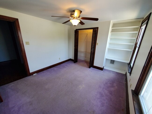 Building Photo - Pet friendly duplex w brand new kitchen & first floor LVP, basement, fenced yard, deck, near comm...
